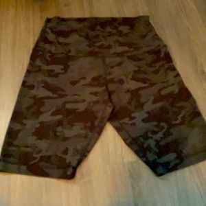 Lulu Lemon 🍋 Shorts Size 12